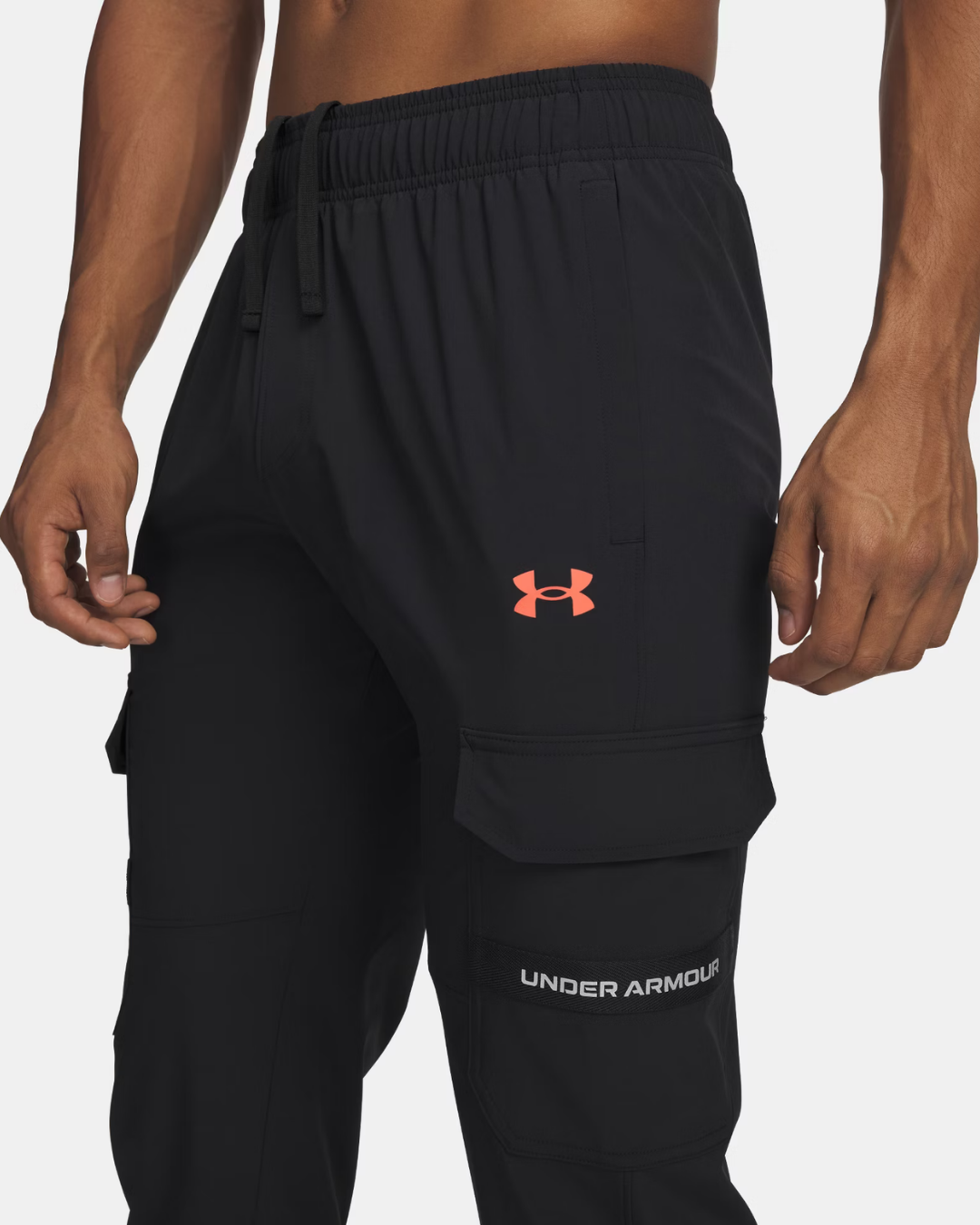 Under Armour - Tech Utility Woven Pants - Black/Venom Red